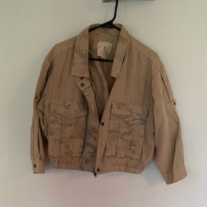 Tan camo light jacket